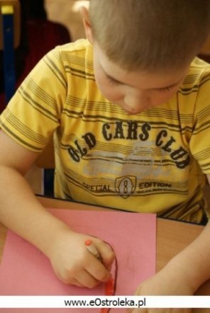 Malowanie życzeń w Przedszkolu Miejskim Nr 7 (03.04.2010) - zdjęcie #16 - eOstroleka.pl