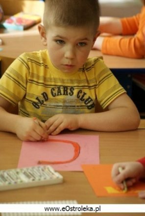 Malowanie życzeń w Przedszkolu Miejskim Nr 7 (03.04.2010) - zdjęcie #11 - eOstroleka.pl