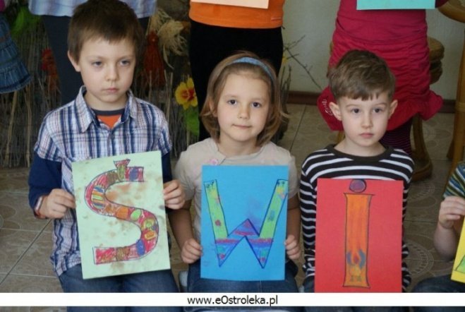 Malowanie życzeń w Przedszkolu Miejskim Nr 7 (03.04.2010) - zdjęcie #7 - eOstroleka.pl