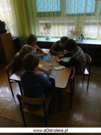 Malowanie życzeń w Przedszkolu Miejskim Nr 7 (03.04.2010) - zdjęcie #4 - eOstroleka.pl