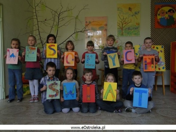 Malowanie życzeń w Przedszkolu Miejskim Nr 7 (03.04.2010) - zdjęcie #1 - eOstroleka.pl
