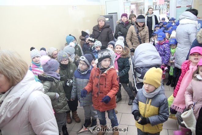 Przedszkolaki stroiły choinkę w „Handlowcu” [ZDJĘCIA] - zdjęcie #37 - eOstroleka.pl