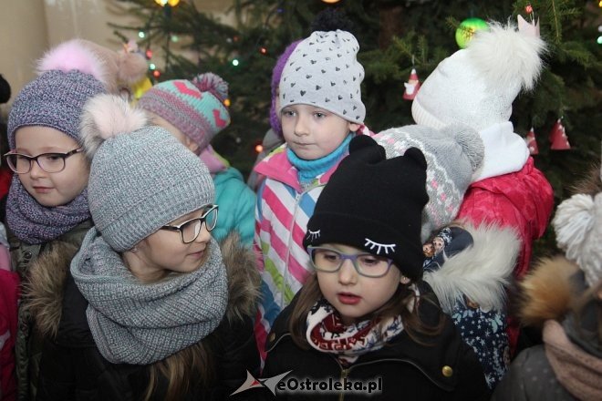 Przedszkolaki stroiły choinkę w „Handlowcu” [ZDJĘCIA] - zdjęcie #77 - eOstroleka.pl