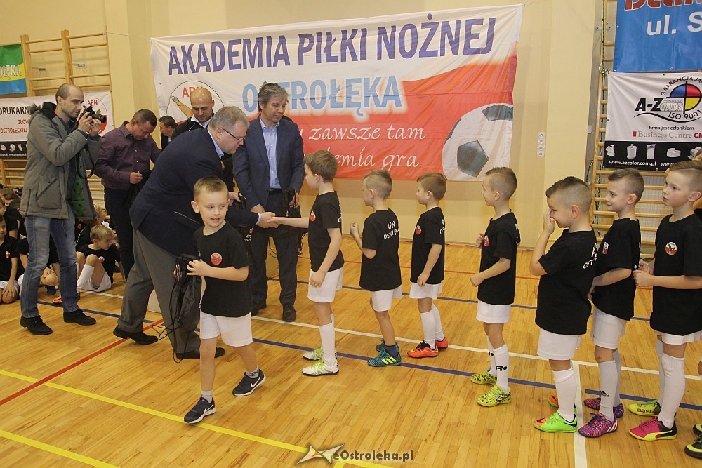 Wigilia i podsumowanie roku Akademii Piłki Nożnej 2017 [08.12.2017] - zdjęcie #156 - eOstroleka.pl