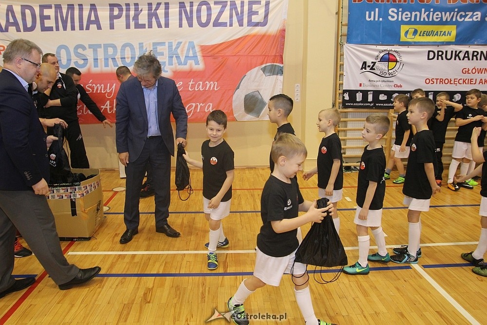 Wigilia i podsumowanie roku Akademii Piłki Nożnej 2017 [08.12.2017] - zdjęcie #149 - eOstroleka.pl