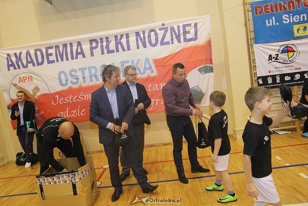Wigilia i podsumowanie roku Akademii Piłki Nożnej 2017 [08.12.2017] - zdjęcie #112 - eOstroleka.pl