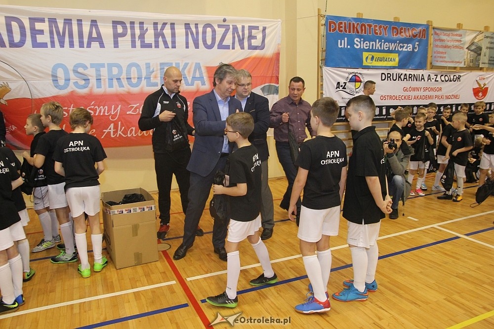 Wigilia i podsumowanie roku Akademii Piłki Nożnej 2017 [08.12.2017] - zdjęcie #81 - eOstroleka.pl