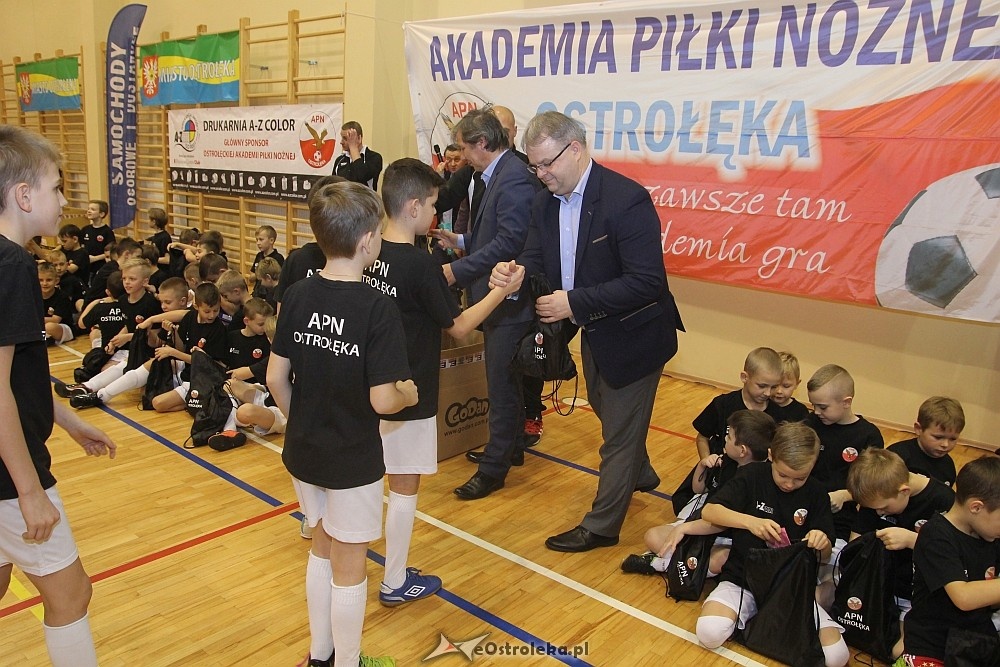 Wigilia i podsumowanie roku Akademii Piłki Nożnej 2017 [08.12.2017] - zdjęcie #73 - eOstroleka.pl