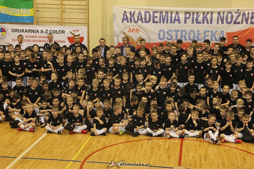 Wigilia i podsumowanie roku Akademii Piłki Nożnej 2017 [08.12.2017] - zdjęcie #10 - eOstroleka.pl