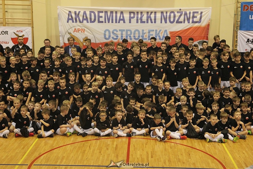 Wigilia i podsumowanie roku Akademii Piłki Nożnej 2017 [08.12.2017] - zdjęcie #9 - eOstroleka.pl