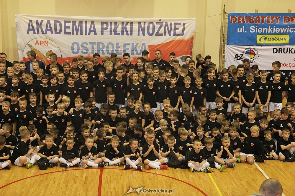 Wigilia i podsumowanie roku Akademii Piłki Nożnej 2017 [08.12.2017] - zdjęcie #8 - eOstroleka.pl