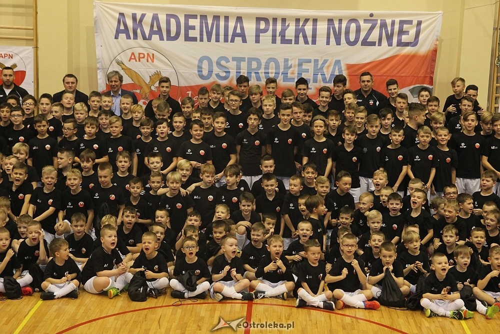 Wigilia i podsumowanie roku Akademii Piłki Nożnej 2017 [08.12.2017] - zdjęcie #5 - eOstroleka.pl