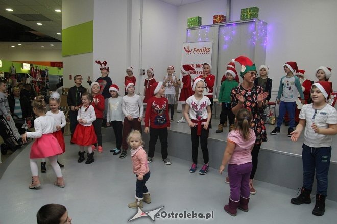 Mikołajki w Hali Targowej Feniks [09.12.2017] - zdjęcie #14 - eOstroleka.pl