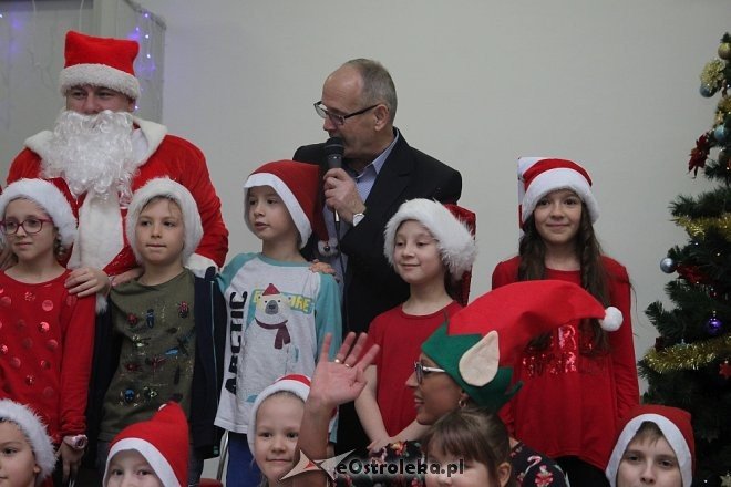 Mikołajki w Hali Targowej Feniks [09.12.2017] - zdjęcie #12 - eOstroleka.pl
