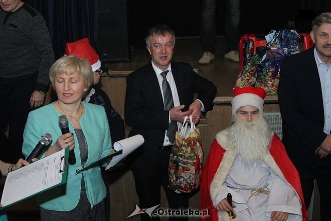 Choinkowe spotkanie „Pomocnej Dłoni” w OCK [ZDJĘCIA] - zdjęcie #8 - eOstroleka.pl