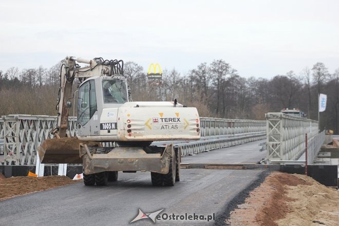 Testy obciążeniowe na tymczasowym moście w Ostrołęce [ZDJĘCIA] - zdjęcie #5 - eOstroleka.pl