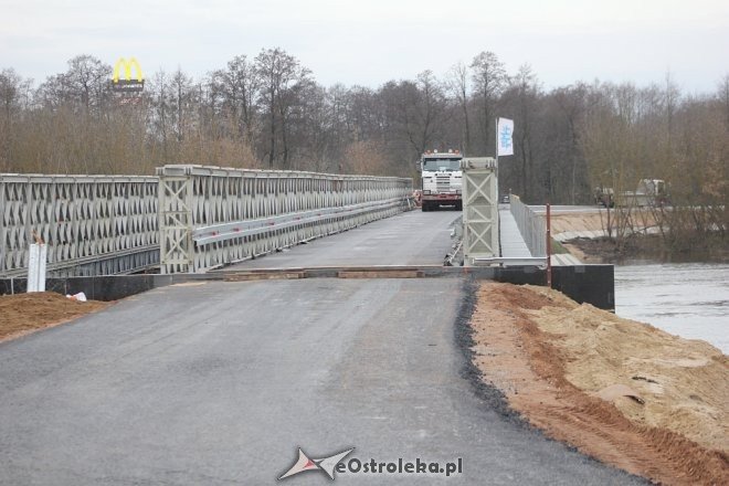 Testy obciążeniowe na tymczasowym moście w Ostrołęce [ZDJĘCIA] - zdjęcie #6 - eOstroleka.pl