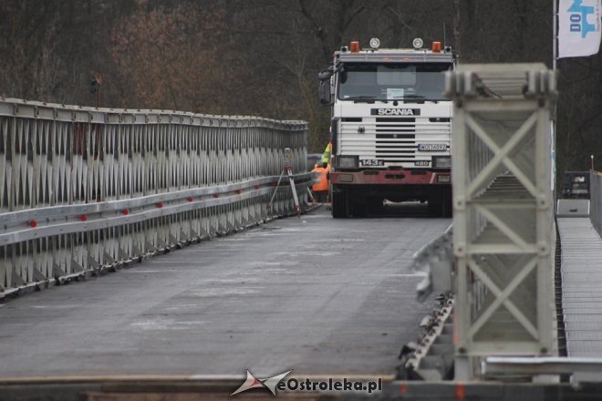 Testy obciążeniowe na tymczasowym moście w Ostrołęce [ZDJĘCIA] - zdjęcie #7 - eOstroleka.pl