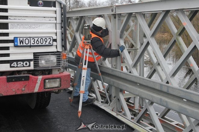 Testy obciążeniowe na tymczasowym moście w Ostrołęce [ZDJĘCIA] - zdjęcie #9 - eOstroleka.pl