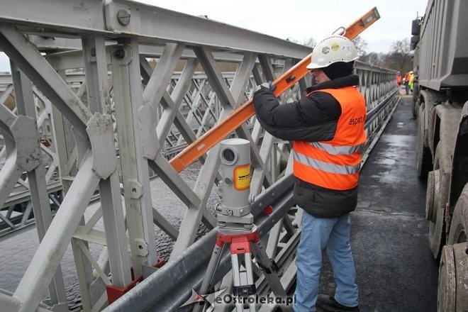 Testy obciążeniowe na tymczasowym moście w Ostrołęce [ZDJĘCIA] - zdjęcie #12 - eOstroleka.pl
