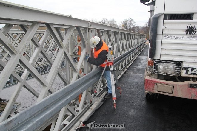 Testy obciążeniowe na tymczasowym moście w Ostrołęce [ZDJĘCIA] - zdjęcie #14 - eOstroleka.pl