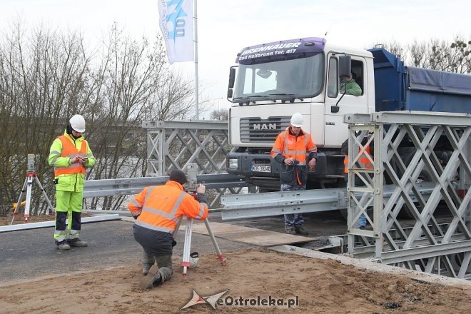 Testy obciążeniowe na tymczasowym moście w Ostrołęce [ZDJĘCIA] - zdjęcie #22 - eOstroleka.pl