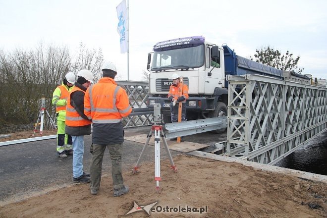 Testy obciążeniowe na tymczasowym moście w Ostrołęce [ZDJĘCIA] - zdjęcie #27 - eOstroleka.pl