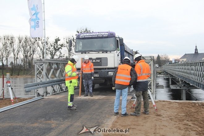 Testy obciążeniowe na tymczasowym moście w Ostrołęce [ZDJĘCIA] - zdjęcie #29 - eOstroleka.pl