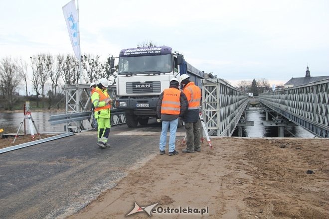 Testy obciążeniowe na tymczasowym moście w Ostrołęce [ZDJĘCIA] - zdjęcie #31 - eOstroleka.pl