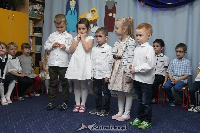 Jasełka w Przedszkolu Miejskim nr 17 Kraina Misiów [14.12.2017] - zdjęcie #143 - eOstroleka.pl