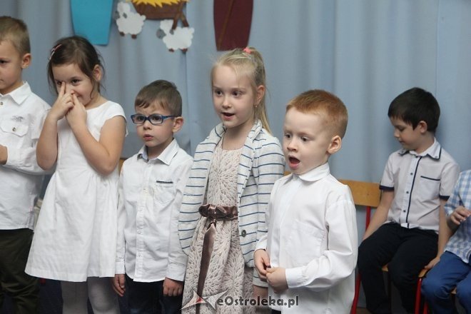 Jasełka w Przedszkolu Miejskim nr 17 Kraina Misiów [14.12.2017] - zdjęcie #142 - eOstroleka.pl