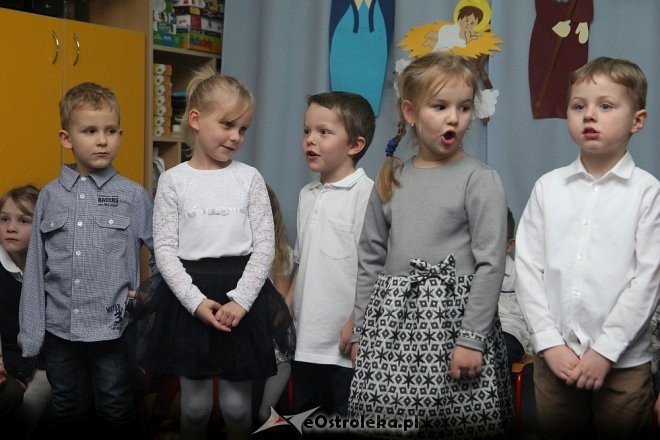 Jasełka w Przedszkolu Miejskim nr 17 Kraina Misiów [14.12.2017] - zdjęcie #127 - eOstroleka.pl
