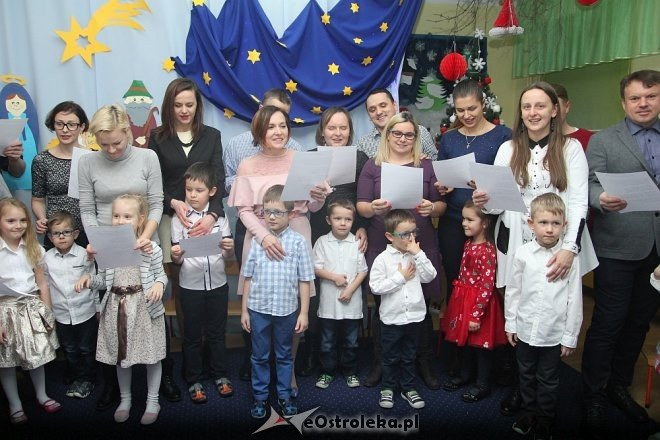Jasełka w Przedszkolu Miejskim nr 17 Kraina Misiów [14.12.2017] - zdjęcie #120 - eOstroleka.pl