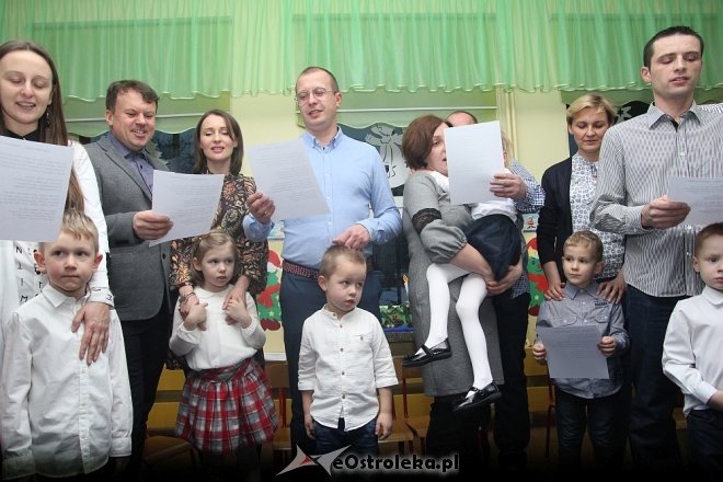 Jasełka w Przedszkolu Miejskim nr 17 Kraina Misiów [14.12.2017] - zdjęcie #110 - eOstroleka.pl