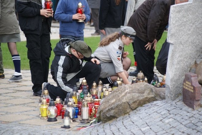 Ostrołęcznie modlili się za zmałych w katastrofie rządowego samolotu (10.04.2010) - zdjęcie #11 - eOstroleka.pl