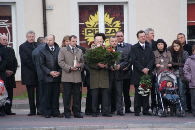 Ostrołęcznie modlili się za zmałych w katastrofie rządowego samolotu (10.04.2010) - zdjęcie #13 - eOstroleka.pl