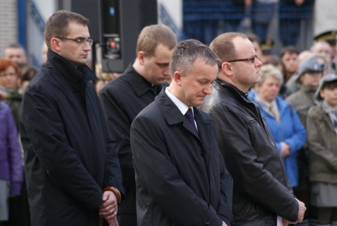 Ostrołęcznie modlili się za zmałych w katastrofie rządowego samolotu (10.04.2010) - zdjęcie #28 - eOstroleka.pl