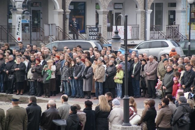 Ostrołęcznie modlili się za zmałych w katastrofie rządowego samolotu (10.04.2010) - zdjęcie #22 - eOstroleka.pl