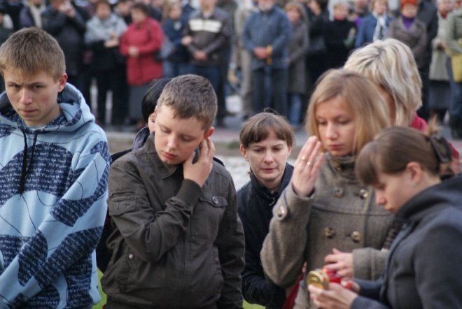 Ostrołęcznie modlili się za zmałych w katastrofie rządowego samolotu (10.04.2010) - zdjęcie #15 - eOstroleka.pl