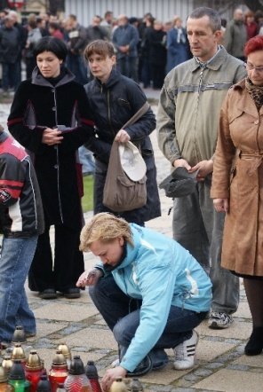 Ostrołęcznie modlili się za zmałych w katastrofie rządowego samolotu (10.04.2010) - zdjęcie #58 - eOstroleka.pl