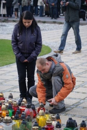 Ostrołęcznie modlili się za zmałych w katastrofie rządowego samolotu (10.04.2010) - zdjęcie #61 - eOstroleka.pl