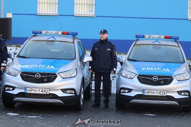 Przekazanie radiowozów ostrołęckiej policji [22.12.2017] - zdjęcie #5 - eOstroleka.pl