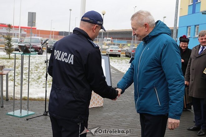 Przekazanie radiowozów ostrołęckiej policji [22.12.2017] - zdjęcie #3 - eOstroleka.pl