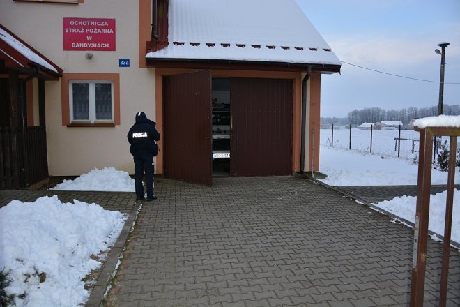 Okradli strażaków ochotników. Wpadli po pościgu [22.12.2017] - zdjęcie #5 - eOstroleka.pl