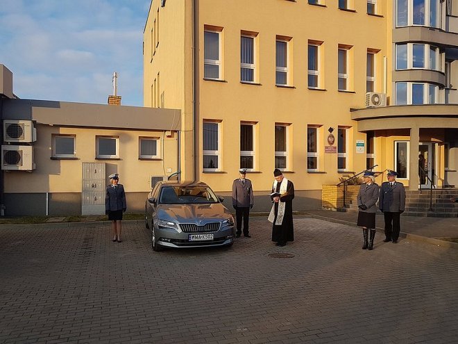 Nowy nieoznakowany radiowóz trafił do makowskiej „drogówki” [ZDJĘCIA] - zdjęcie #5 - eOstroleka.pl