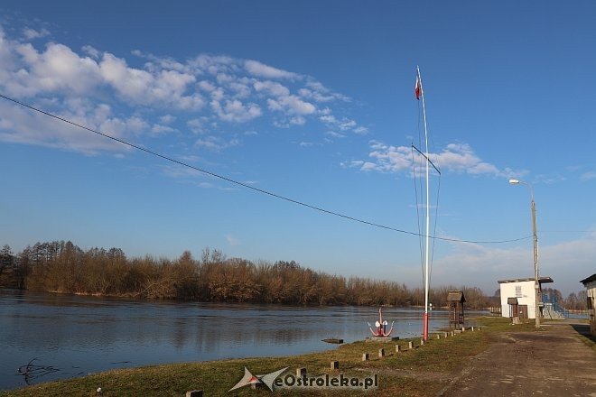 Wysoki stan rzeki Narew [27.12.2017] - zdjęcie #9 - eOstroleka.pl