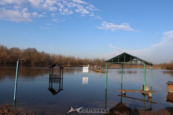 Wysoki stan rzeki Narew [27.12.2017] - zdjęcie #15 - eOstroleka.pl