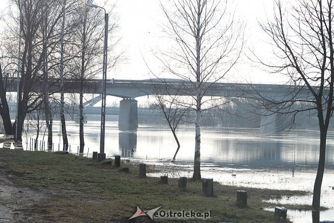 Wysoki stan rzeki Narew [27.12.2017] - zdjęcie #18 - eOstroleka.pl
