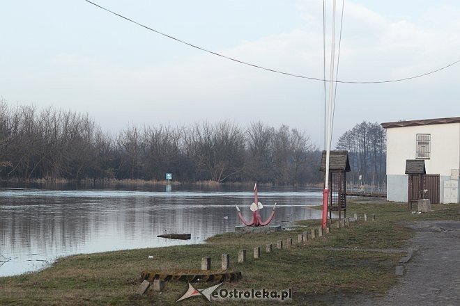 Wysoki stan rzeki Narew [27.12.2017] - zdjęcie #19 - eOstroleka.pl