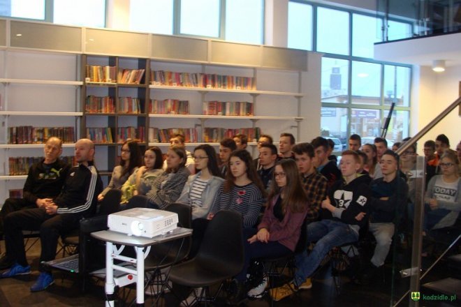 Spotkanie z Joanną Banach w kadzidlańskiej bibliotece [30.12.2017] - zdjęcie #2 - eOstroleka.pl